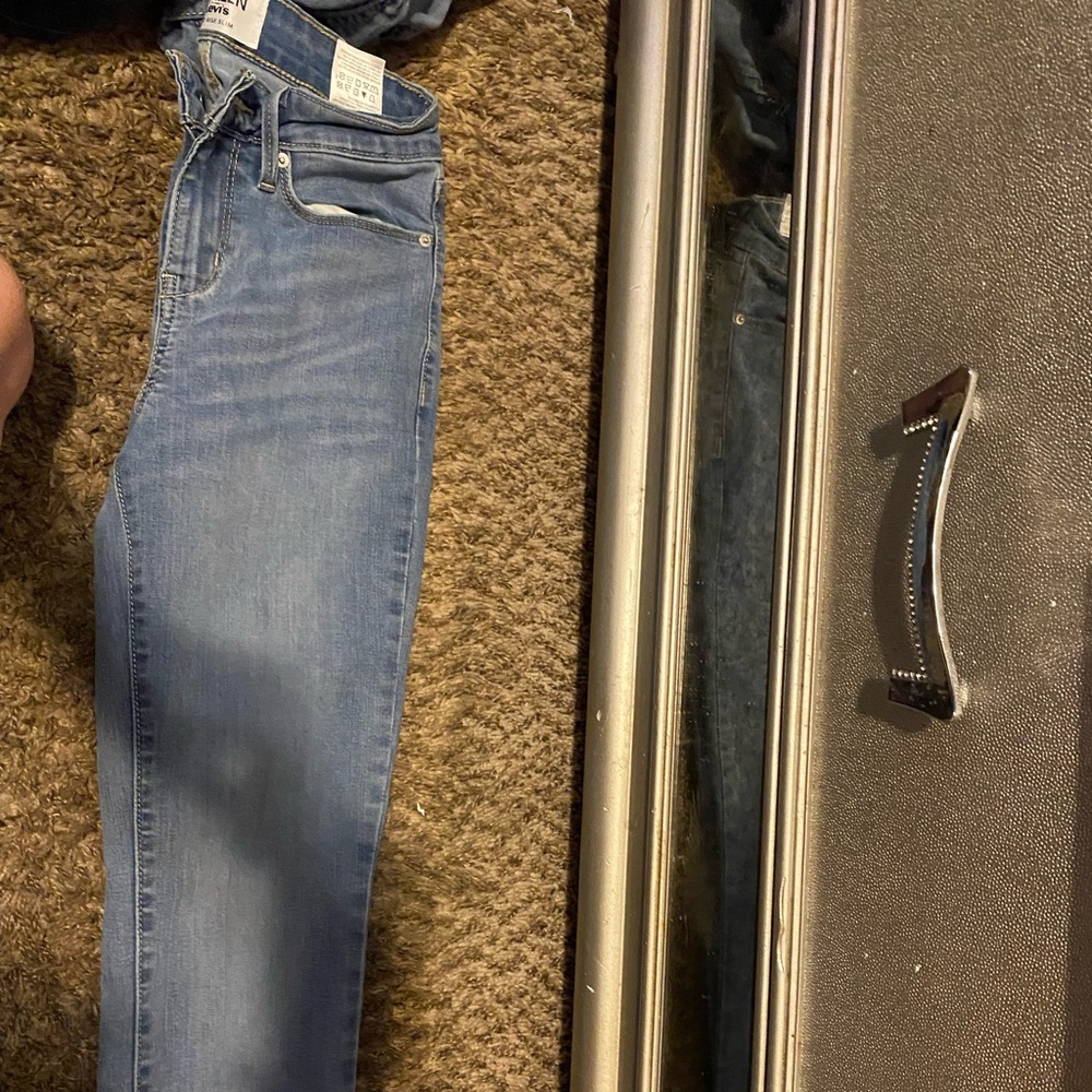 Light blue jeans. Size 2M 26x30 Denizen Levi’s mid rise skim skinny